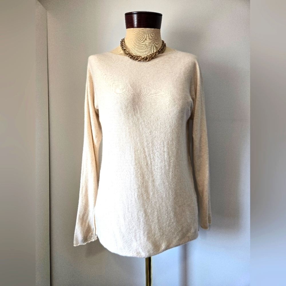 BETTA Italy Wool/ Cashmere/ Silk Cream Boatneck Top. Size Small